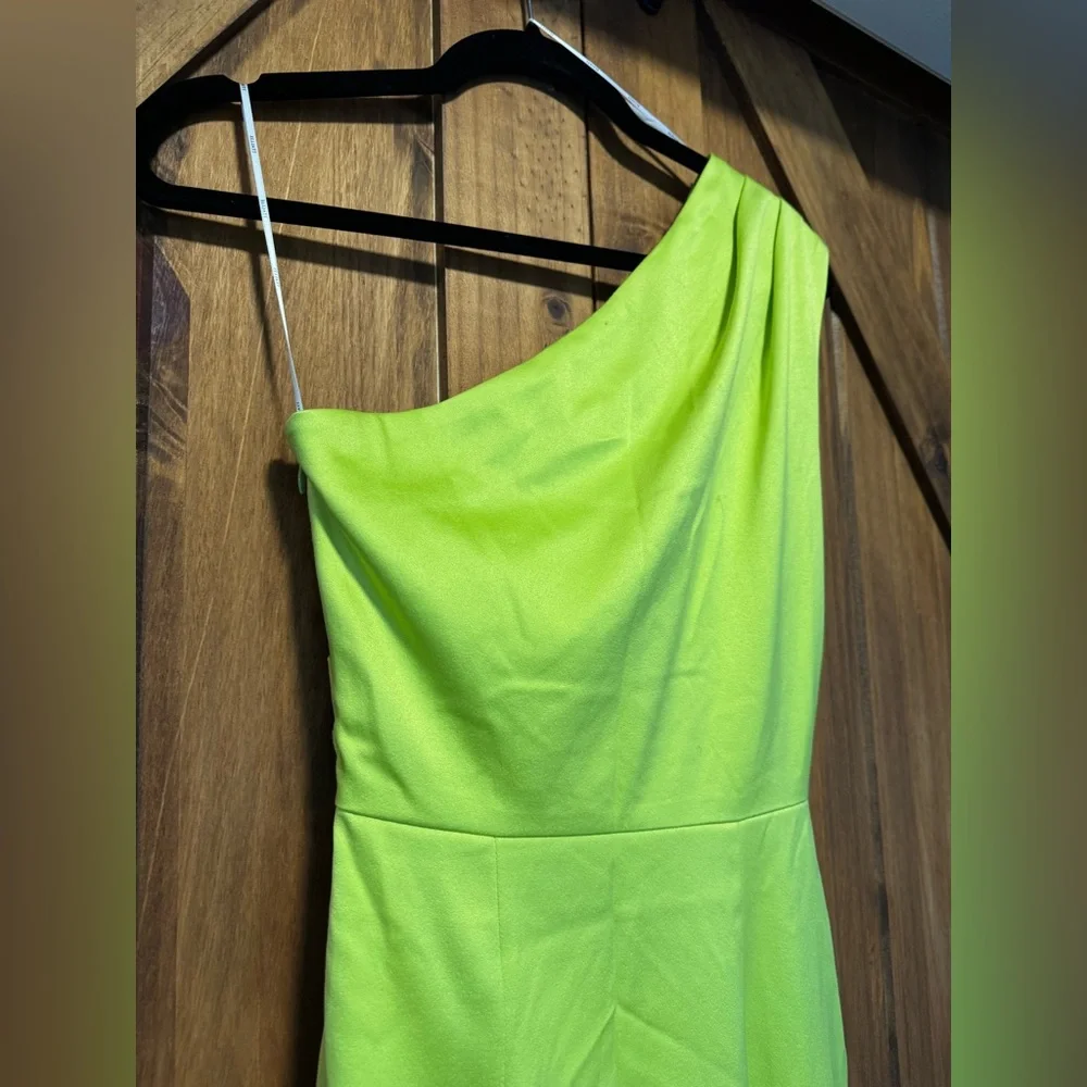 Elliatt‎ Cassini One Shoulder Dress - Picture 8 of 9